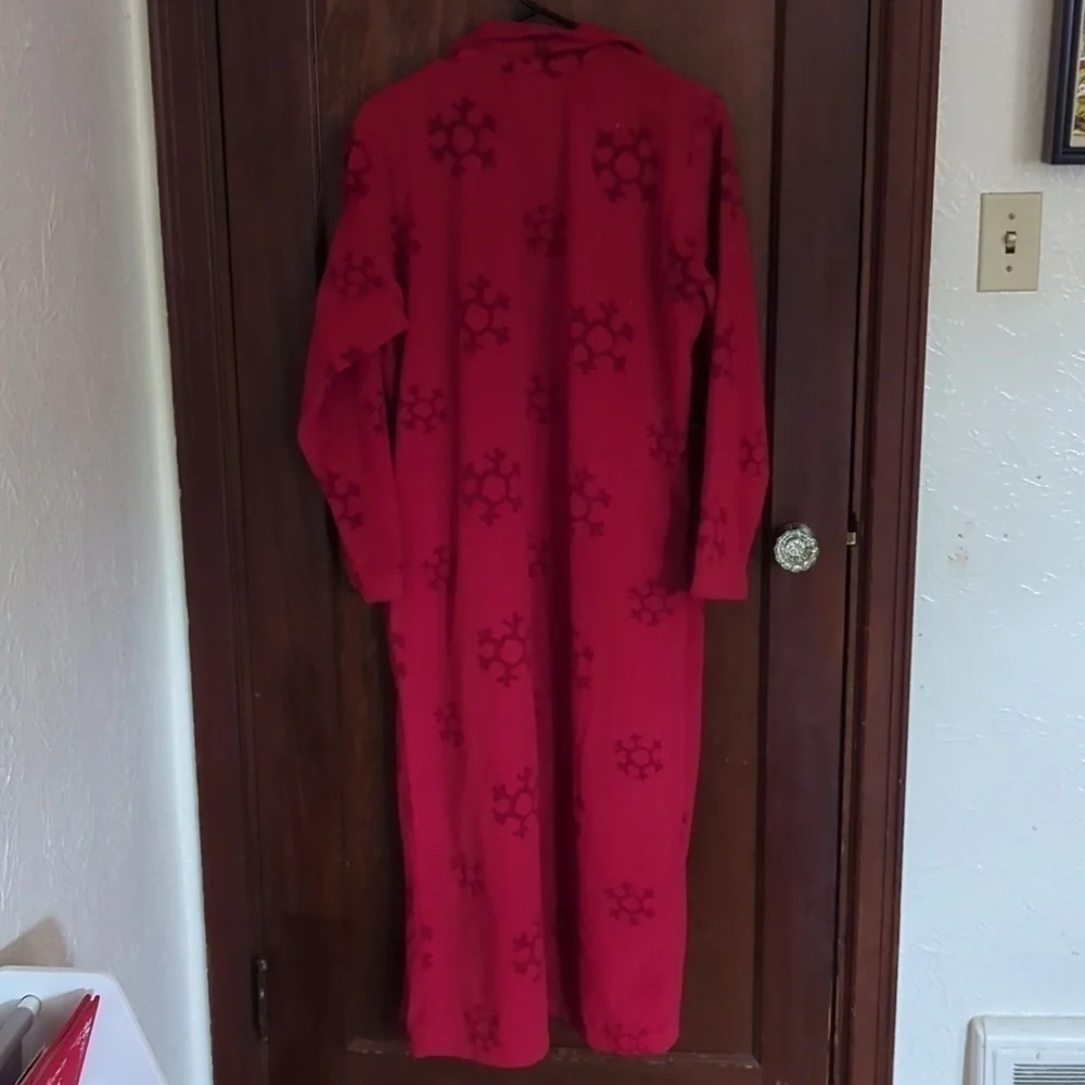 Disney Store Winnie Pooh and Eeyore Red Snowflake Fleece  Robe Size XS/ S